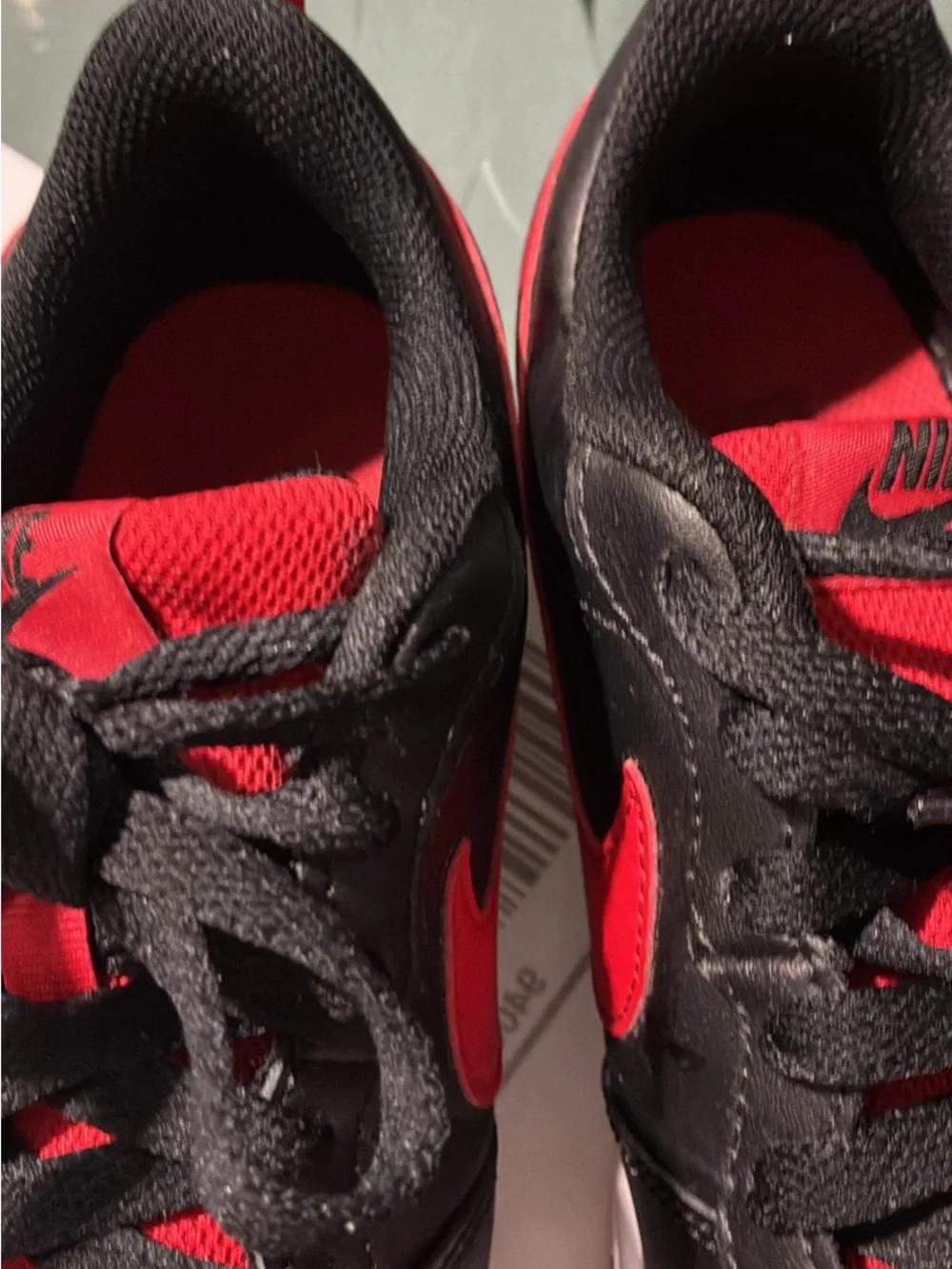Nike Kids Black and Red Low-Top Sneakers